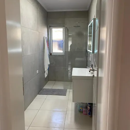 Bright & Cozy With Balcony Zhaban