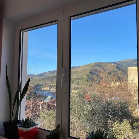 Bright & Cozy With Balcony منزل للإقامة *