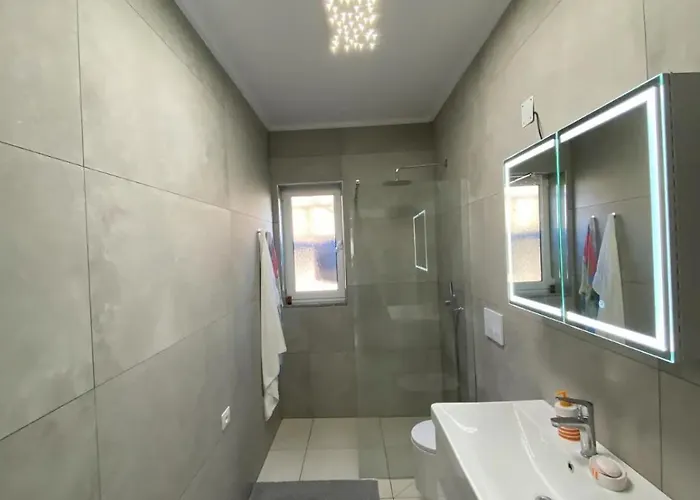 民宿 Bright & Cozy With Balcony