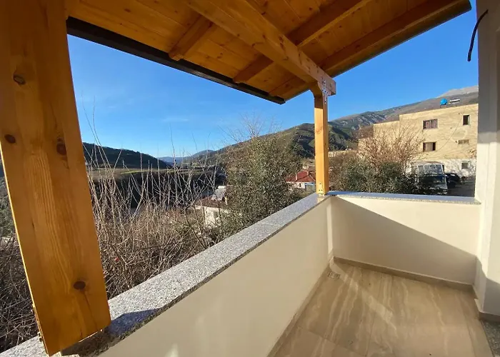Bright & Cozy With Balcony Zhaban
