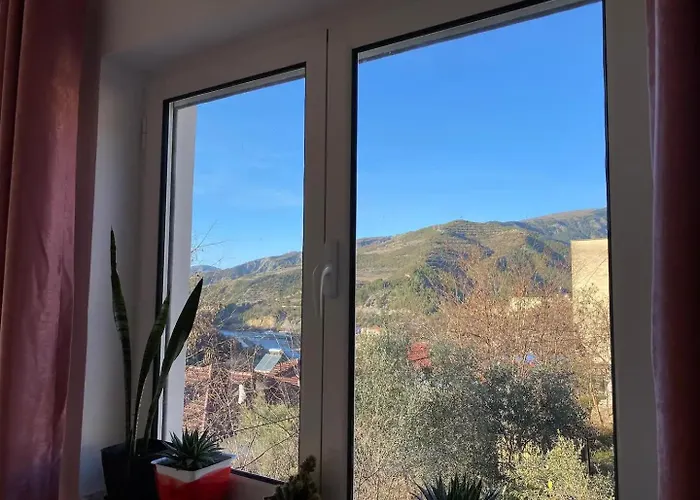 Bright & Cozy With Balcony Alloggio in famiglia *