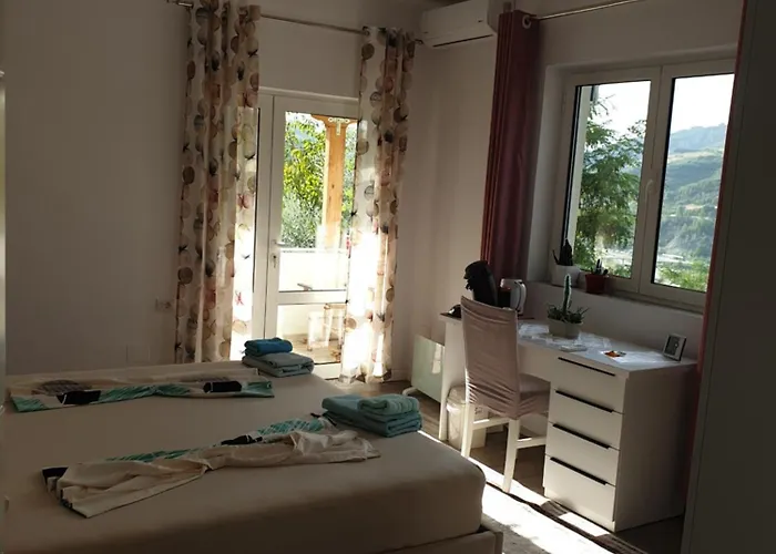 Alloggio in famiglia Bright & Cozy With Balcony *