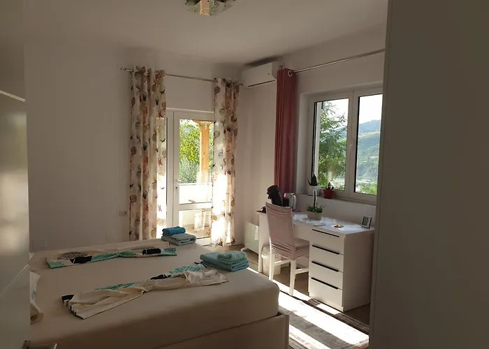 Bright & Cozy With Balcony Alloggio in famiglia Zhaban