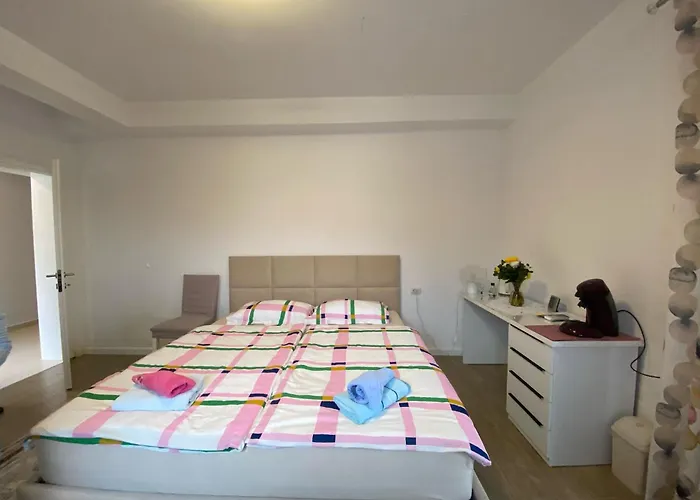 Bright & Cozy With Balcony Alloggio in famiglia