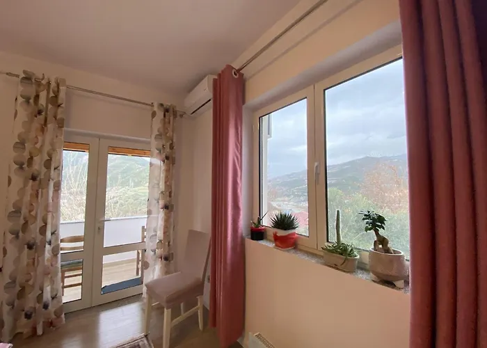 Alloggio in famiglia Bright & Cozy With Balcony *