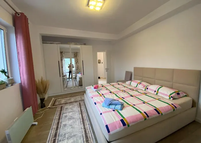Bright & Cozy With Balcony Alloggio in famiglia *