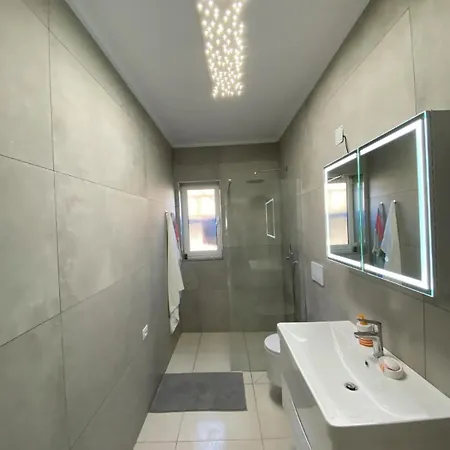 Проживание в семье Bright & Cozy With Balcony