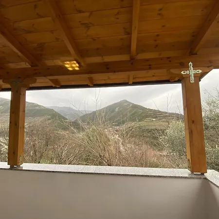 Bright & Cozy With Balcony Corovode
