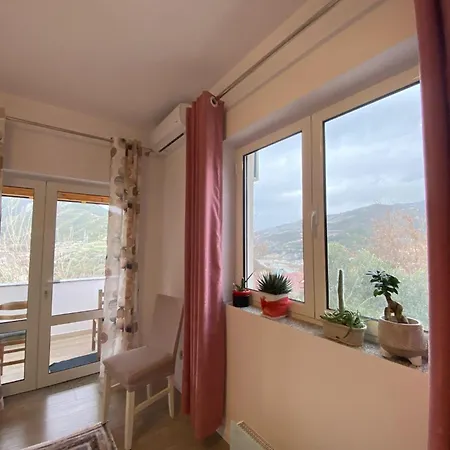 Проживание в семье Bright & Cozy With Balcony *