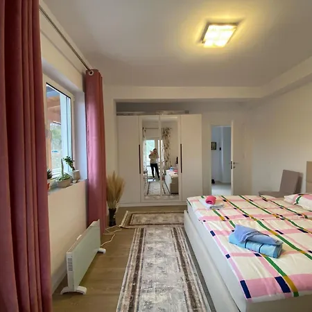 Bright & Cozy With Balcony * Corovode