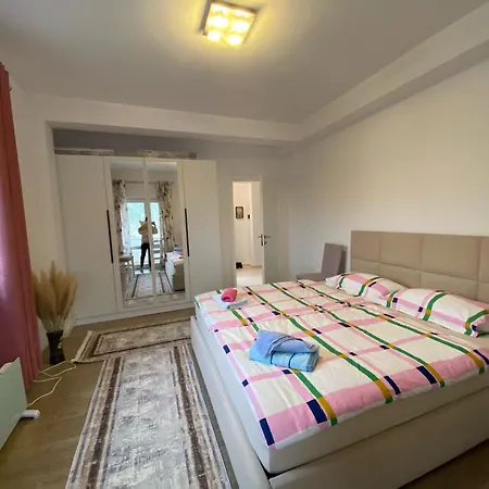Bright & Cozy With Balcony Проживание в семье *